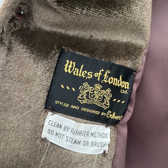 Wales of London Vintage Woman’s coat. Beautifully stylish from the 1960’s. - Picture 13 of 13